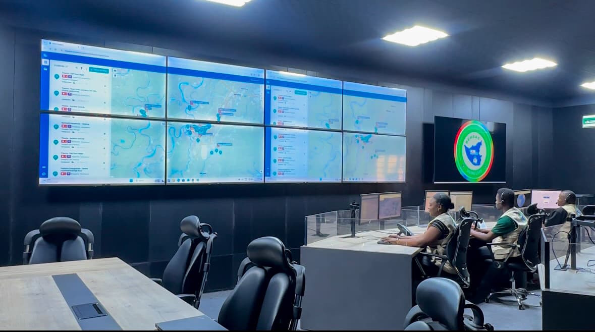 EMS dispatcher dashboard showing call centre, active ambulances, and response time analytics